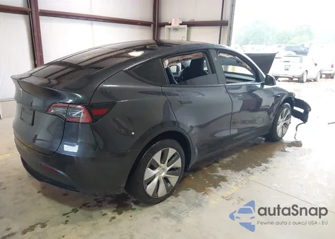 2024 Tesla Model Y Long Range Dual Motor All-Wheel Drive/Rwd z USA, uszkodzony, nr VIN 7SAYGDED4RF072600